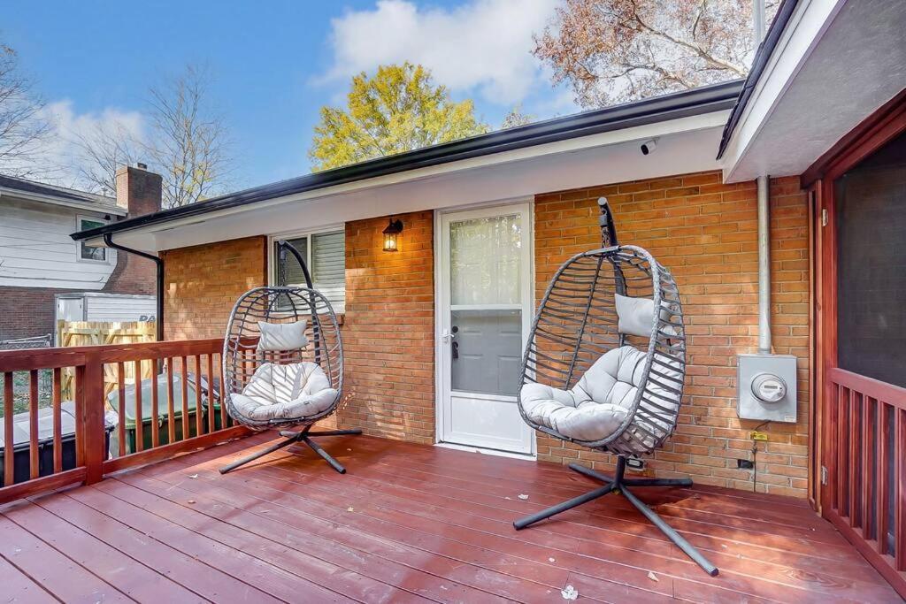 Charlotte Charm Haven With Outdoor Tv Villa Bagian luar foto